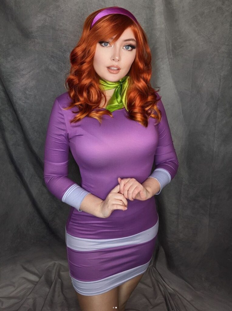 Stacycosplays as Daphne Cosplay​